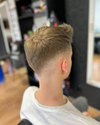 Barber & Braider práca — barber styling